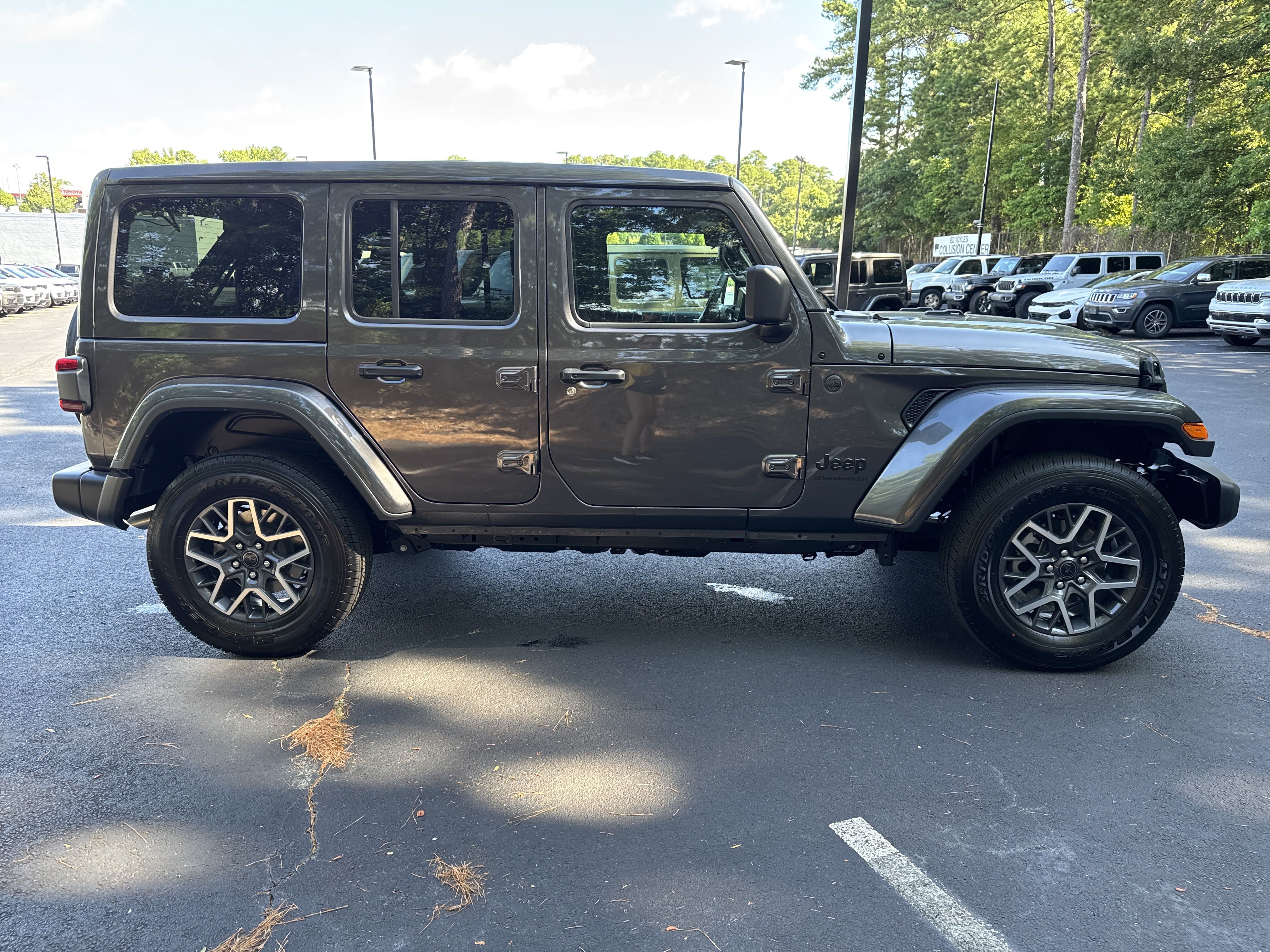 New 2025 Jeep Wrangler Unlimited Sahara AWD/4WD image 9