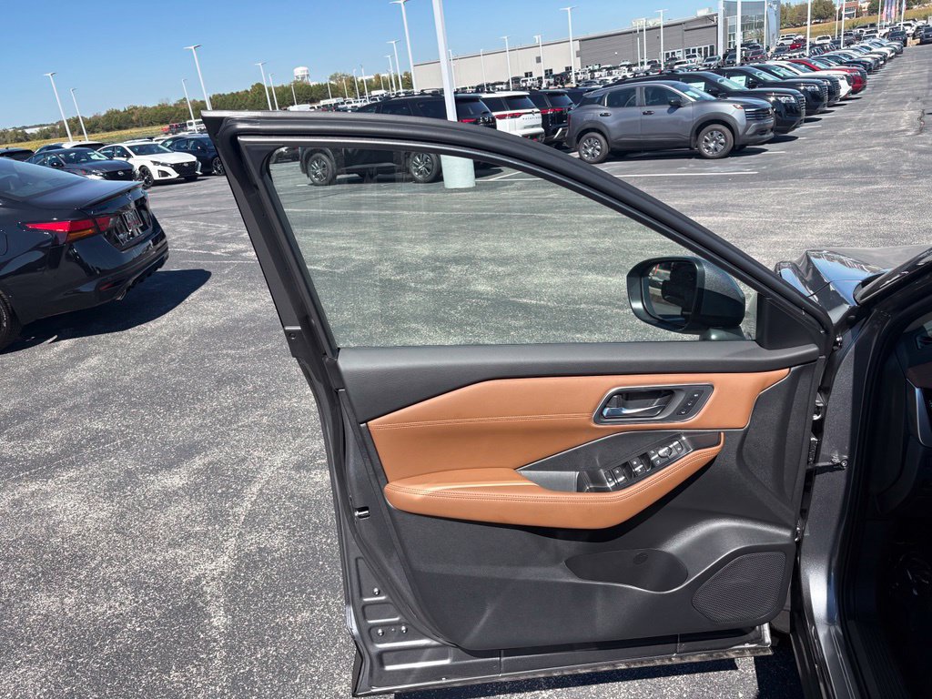 New 2026 Nissan Rogue Platinum AWD/4WD image 32