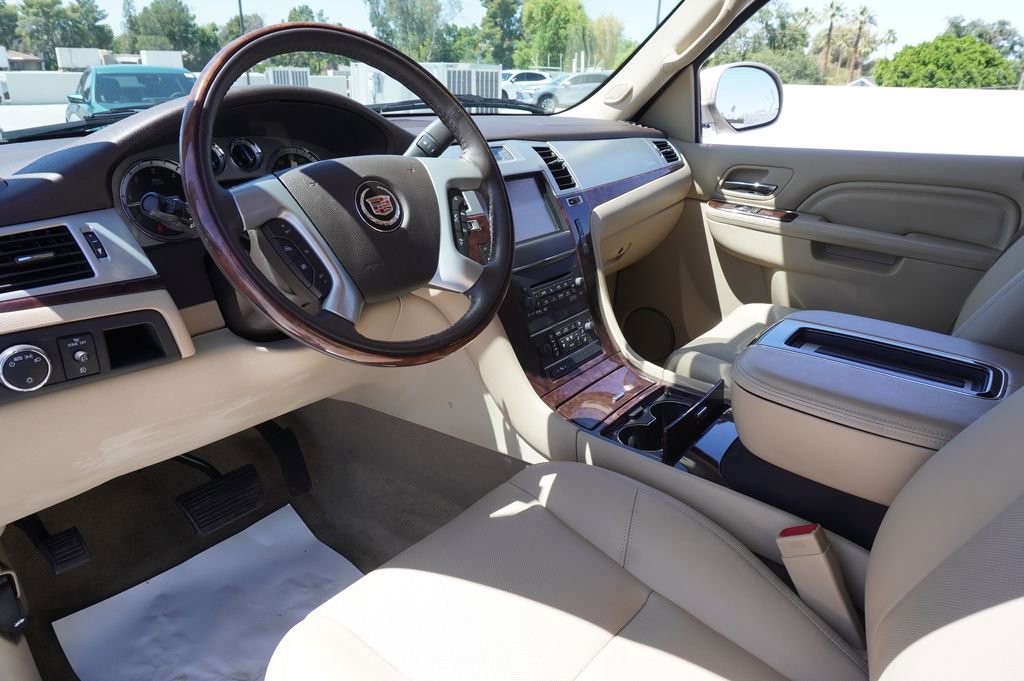 Used 2012 Cadillac Escalade Luxury AWD/4WD image 18