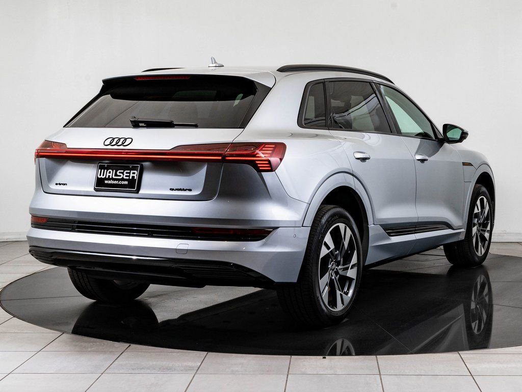 Used 2022 Audi e-tron Premium w/ Convenience Plus Package AWD/4WD image 7