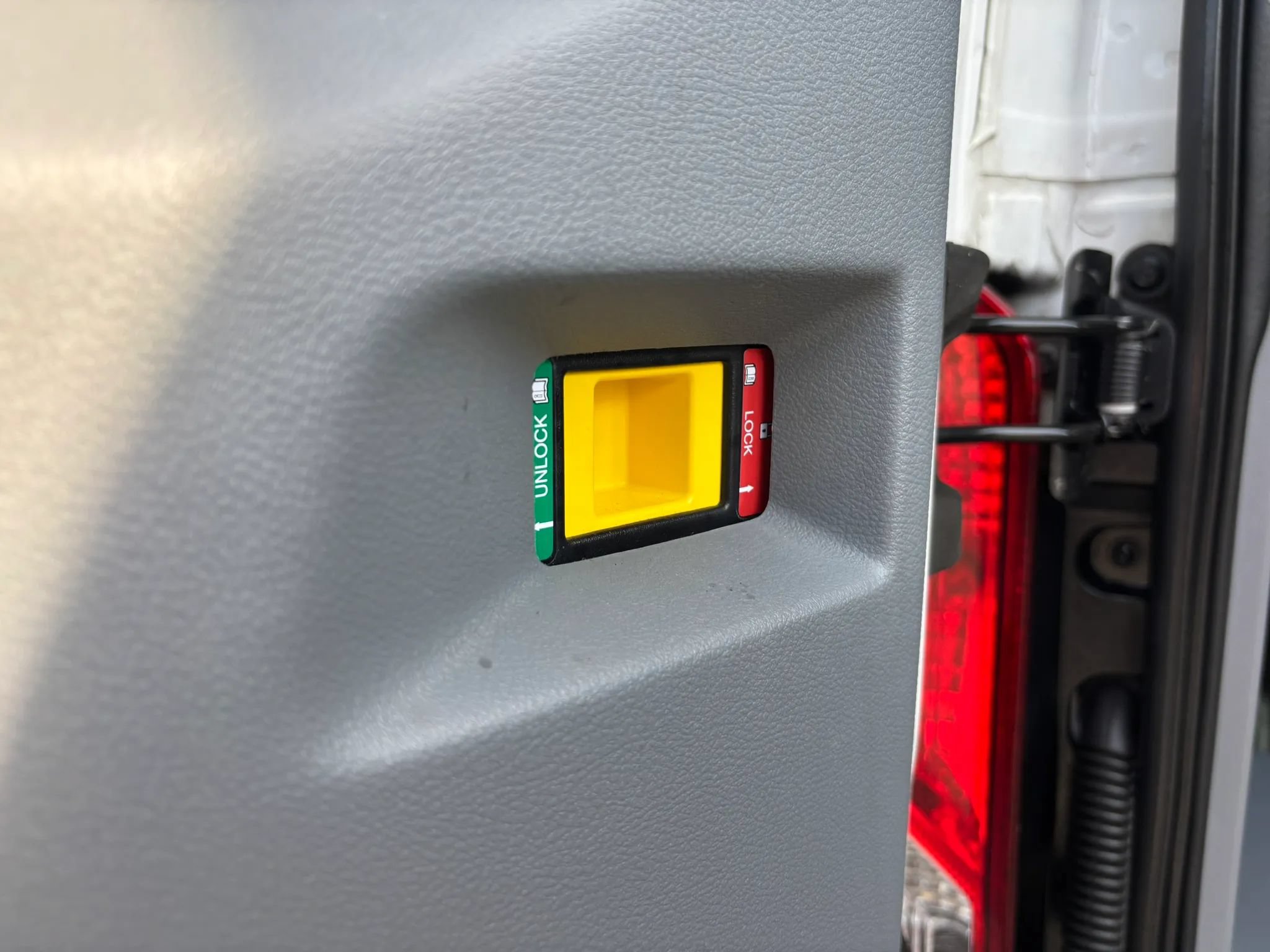 Used 2018 Ford Transit 150 XL RWD image 46