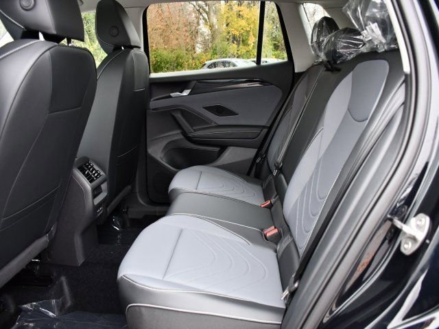 New 2026 Volkswagen Tiguan SE AWD/4WD image 16