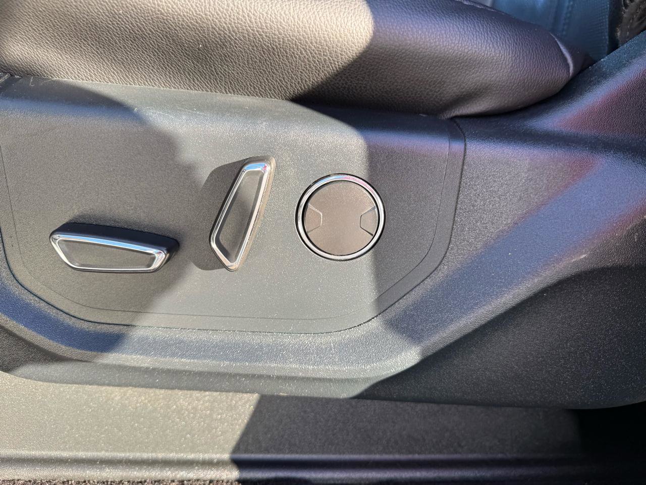 Used 2021 Ford Expedition Limited image 12