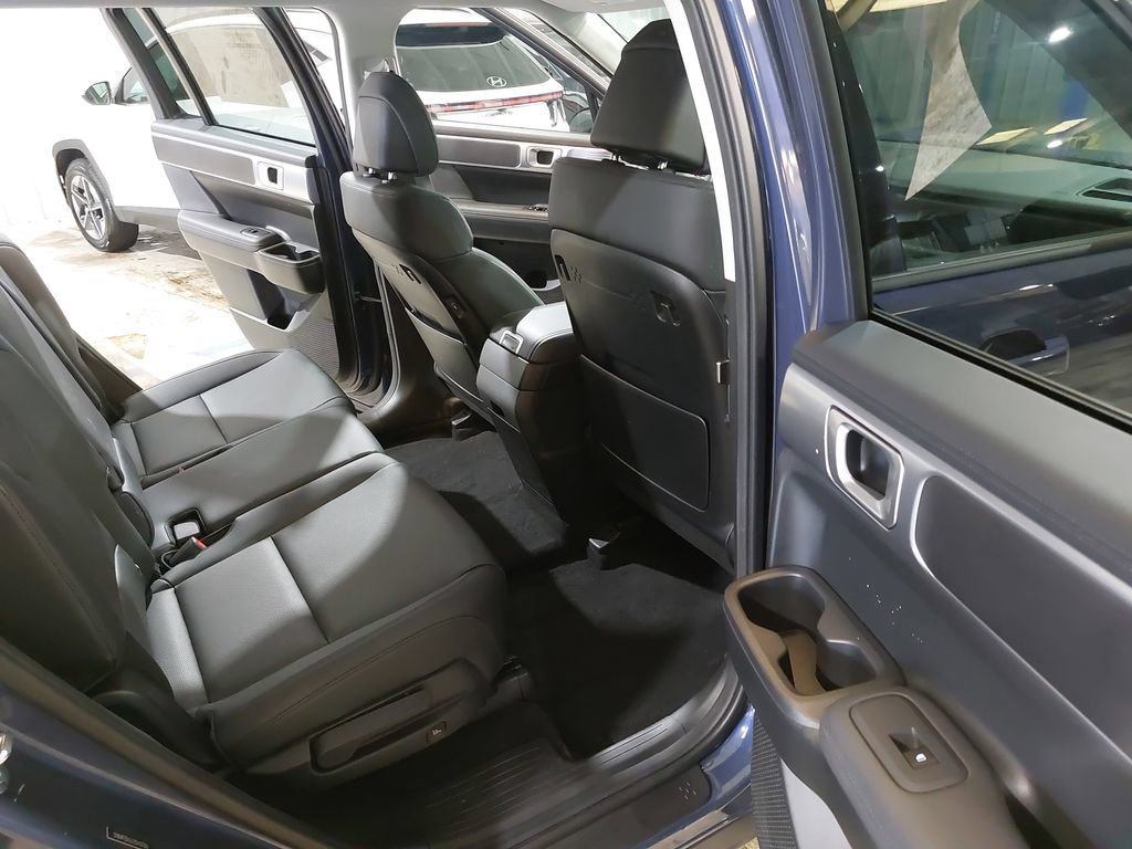 Used 2025 Hyundai Santa Fe SEL AWD/4WD image 11