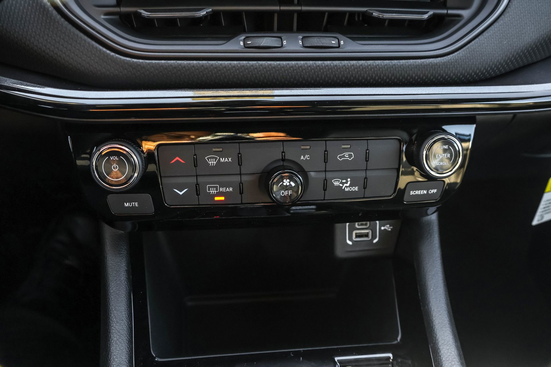 New 2026 Jeep Compass Latitude image 17