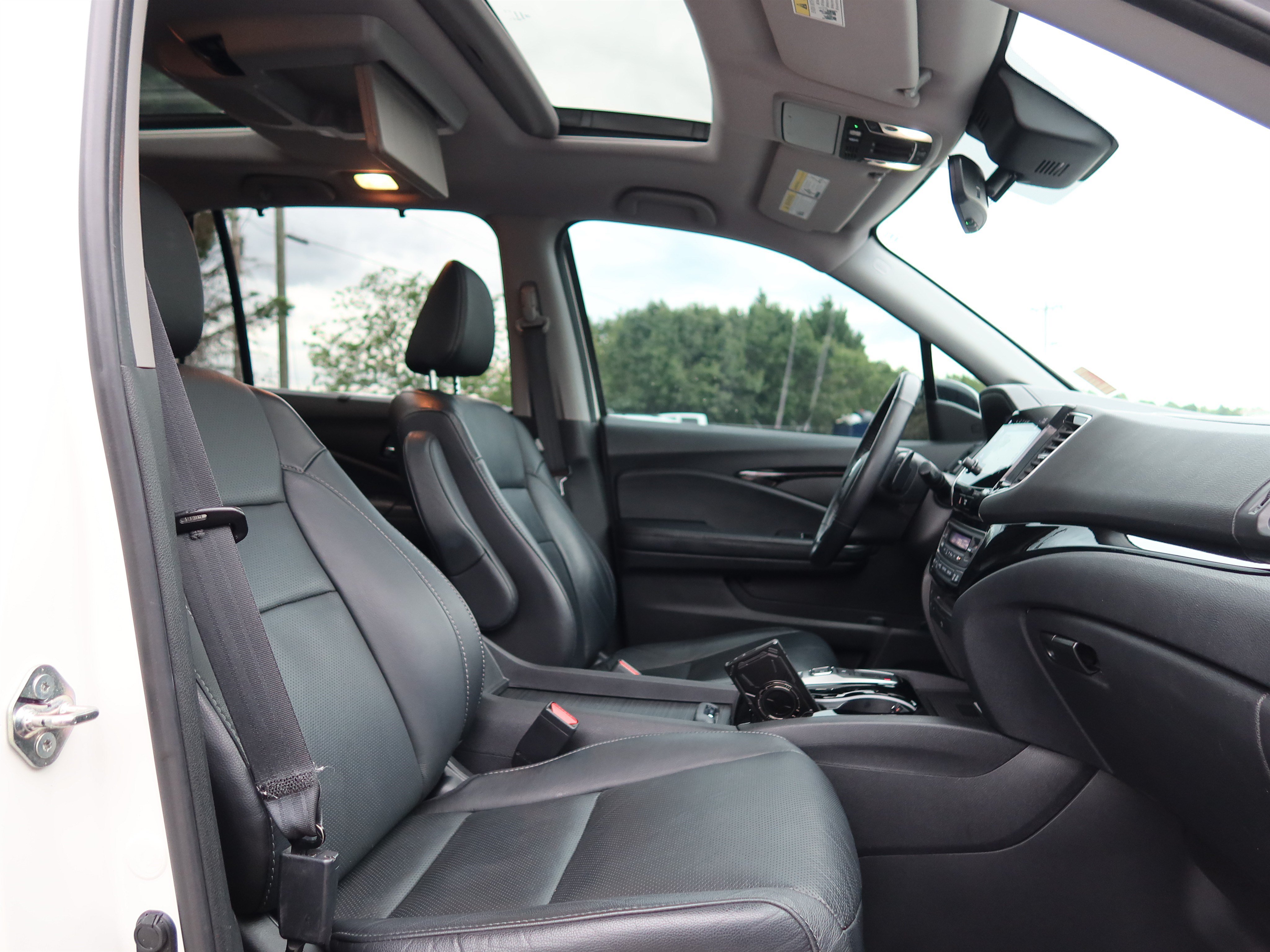 Used 2019 Honda Pilot Elite image 12