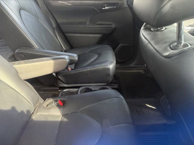 Used 2024 Toyota Highlander Platinum AWD/4WD image 8