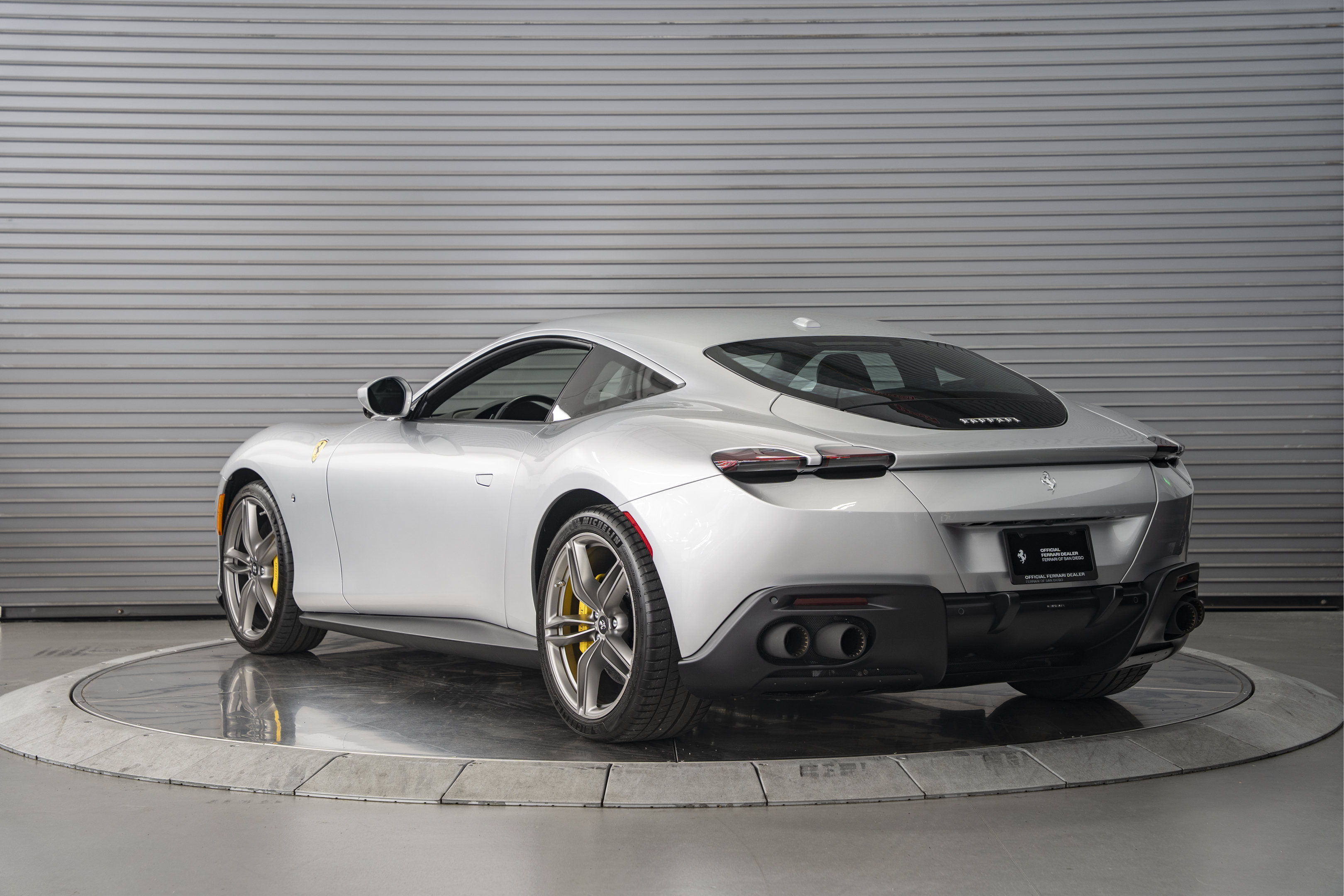 Used 2021 Ferrari Roma RWD image 3