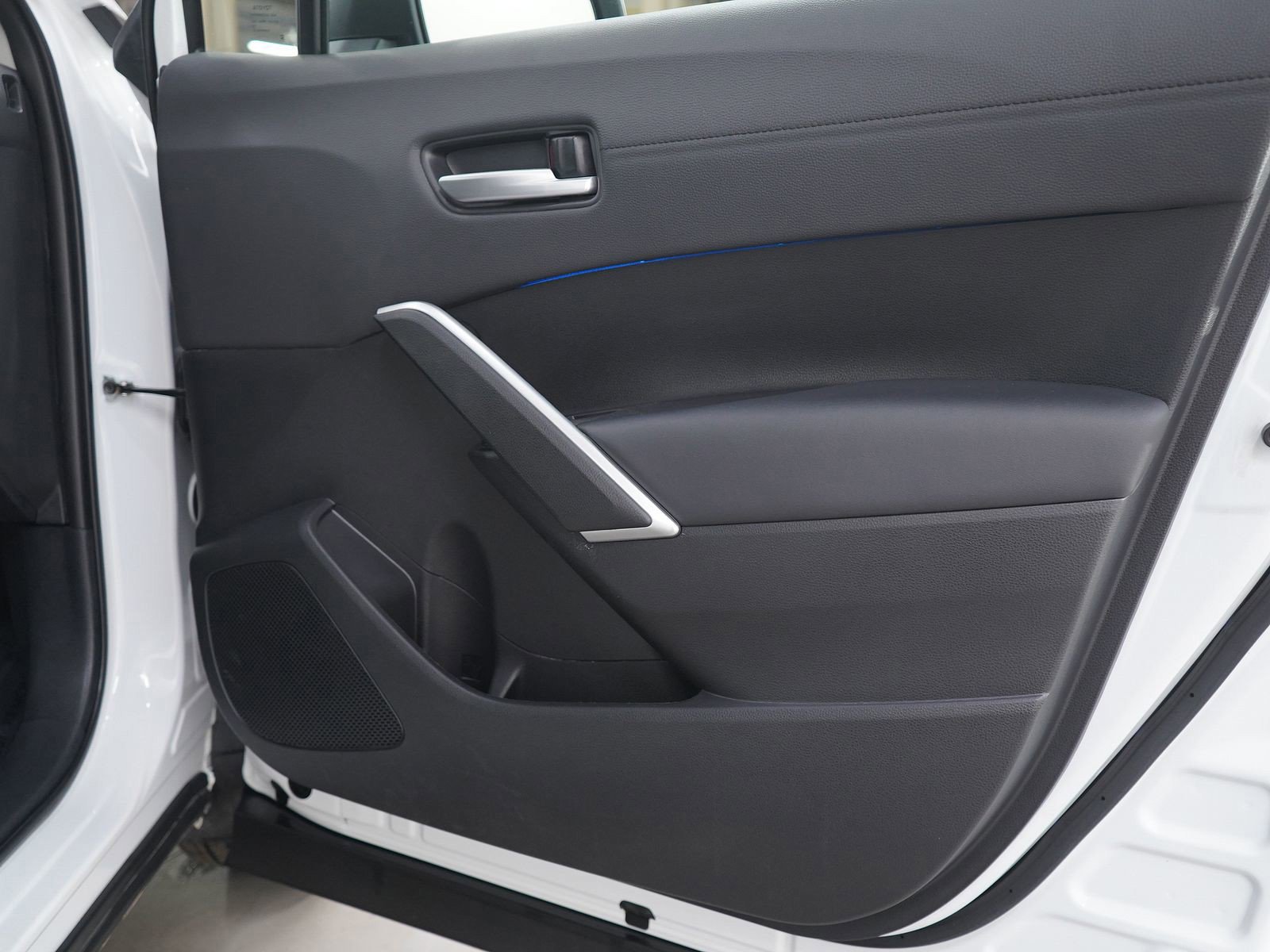 Used 2022 Toyota Corolla Cross XLE image 9