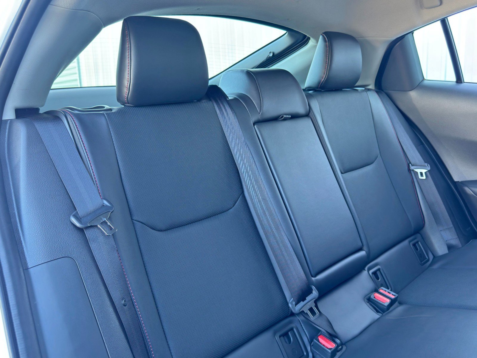 Used 2025 Toyota Prius Plug-In Hybrid XSE FWD image 36
