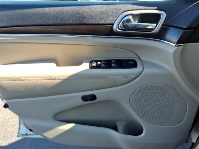 Used 2014 Jeep Grand Cherokee Limited w/ Trailer Tow Group IV image 24