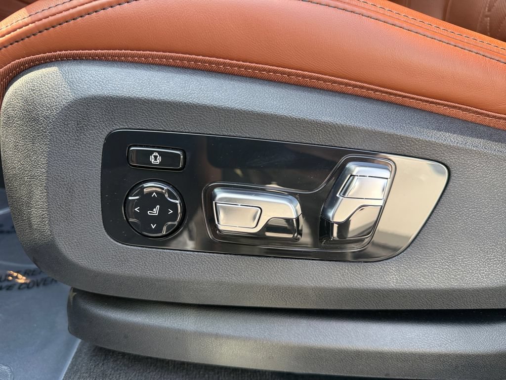 Certified 2025 BMW ALPINA XB7 AWD/4WD image 39