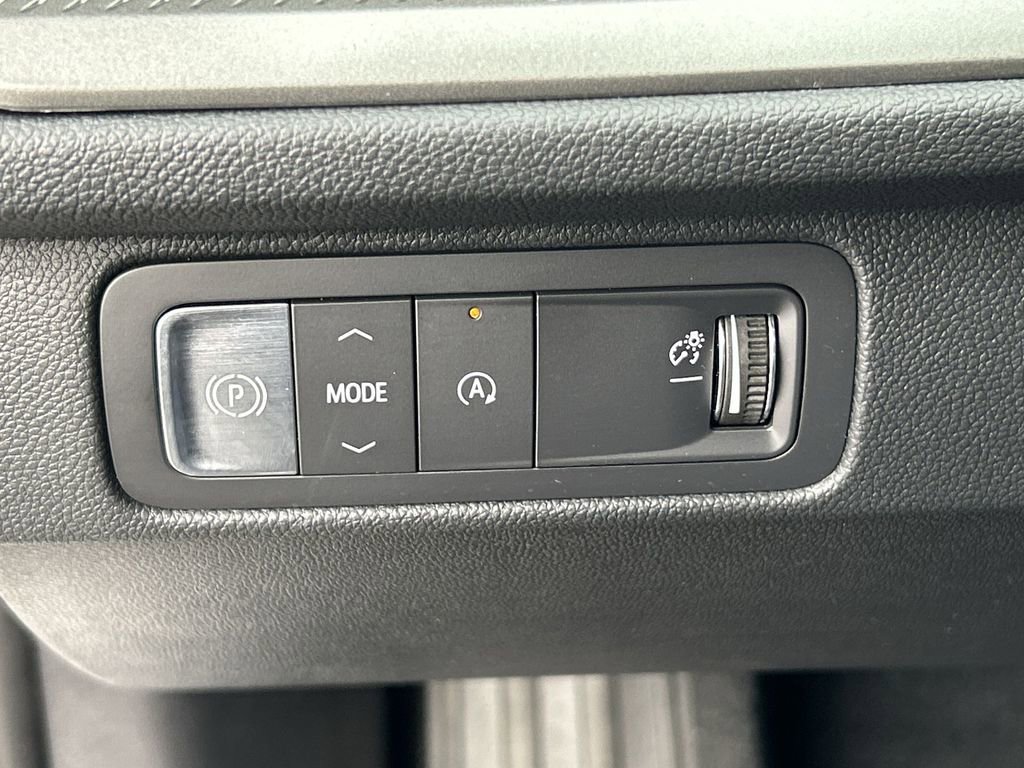 Used 2025 Chevrolet Traverse LT w/ Sun and Wheel Package image 18