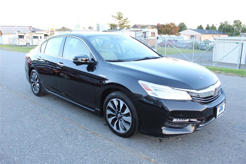 Used 2017 Honda Accord Touring image 9