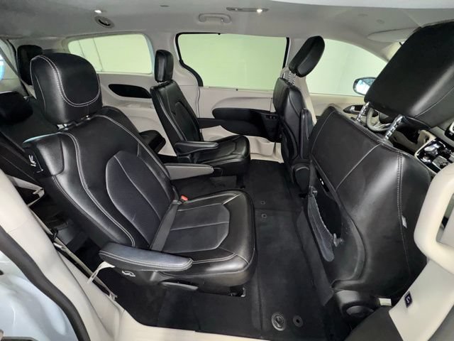 Used 2024 Chrysler Pacifica Touring-L FWD image 10