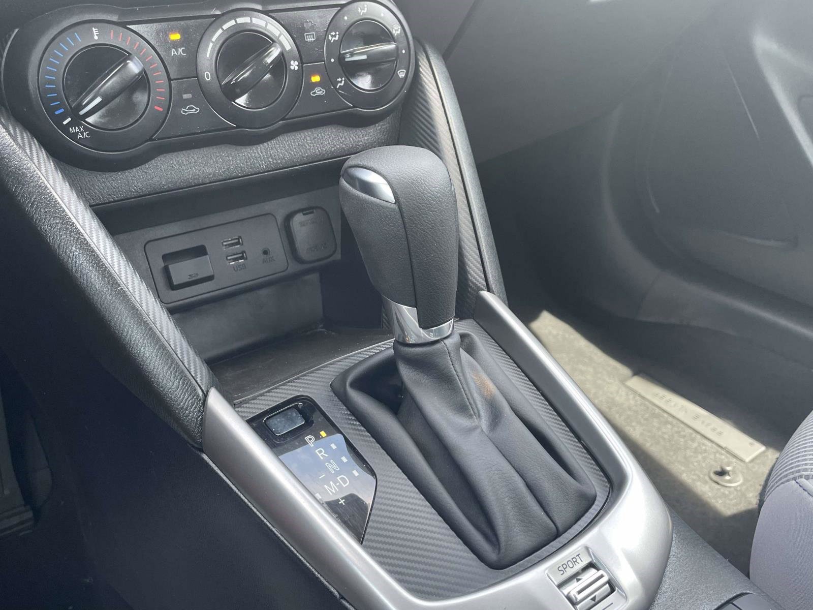 Used 2019 Toyota Yaris L FWD image 34