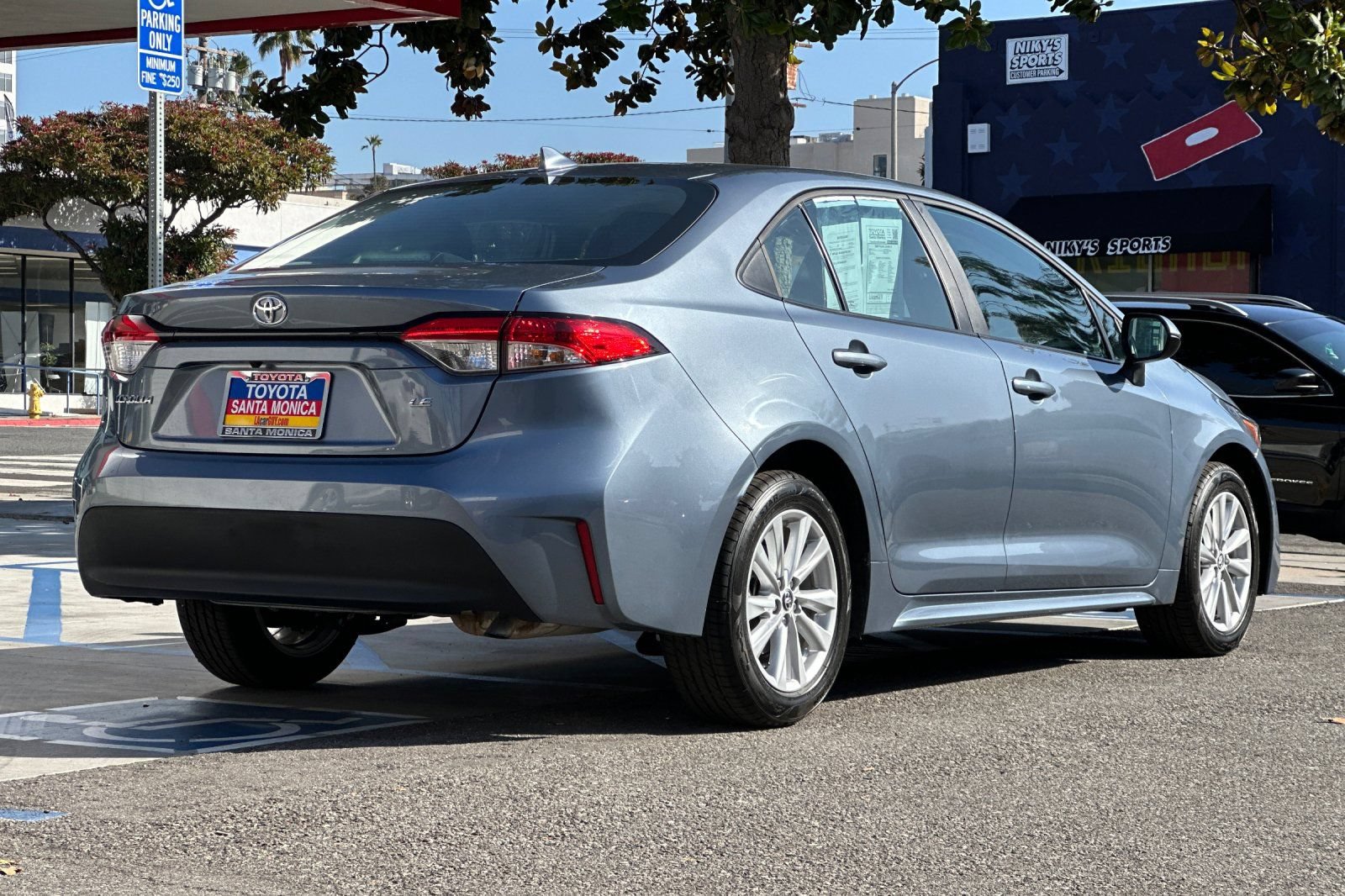 Used 2026 Toyota Corolla LE w/ LE Premium Package FWD image 4