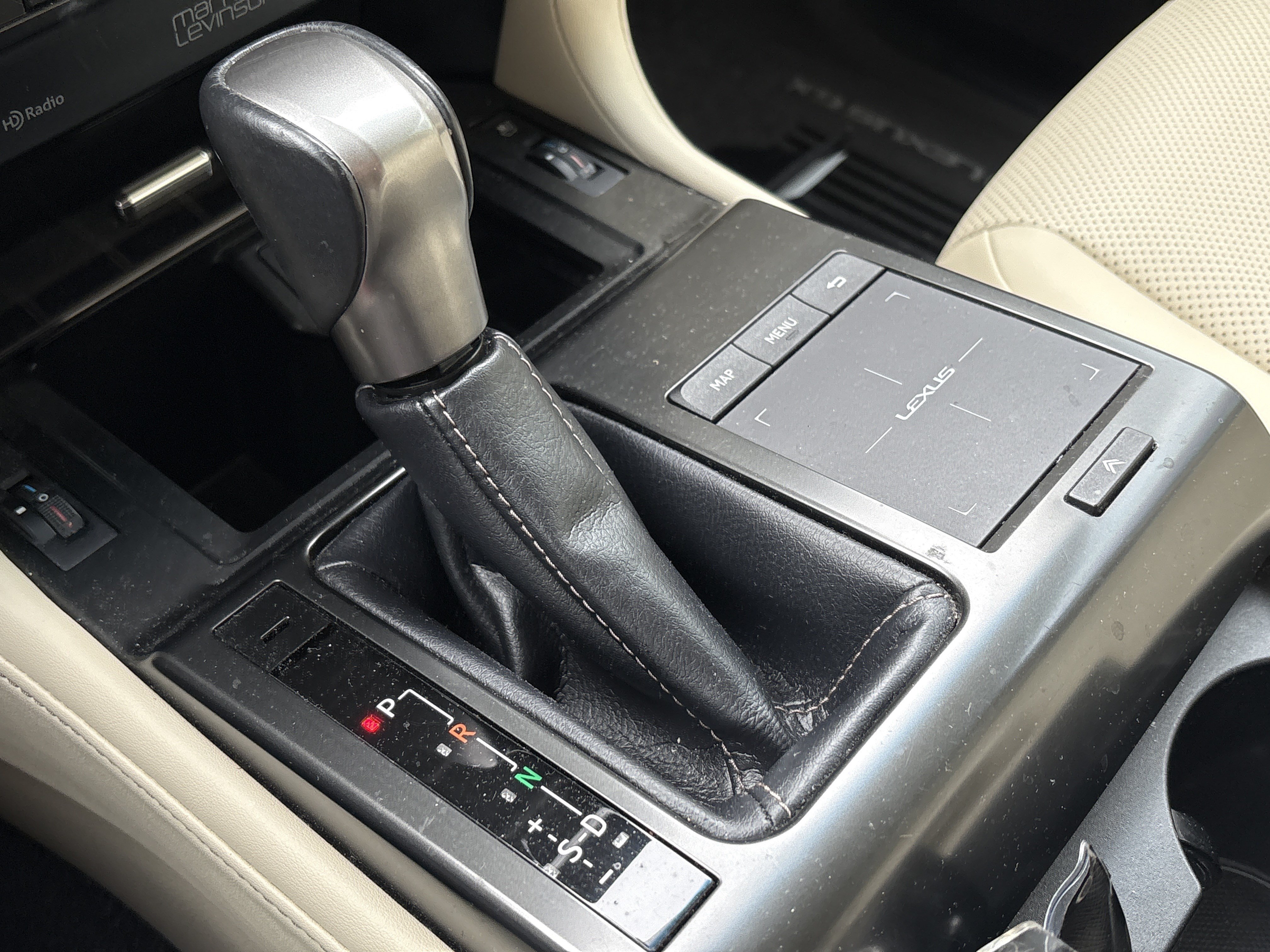 Used 2023 Lexus GX 460 Premium w/ Accessory Package AWD/4WD image 26