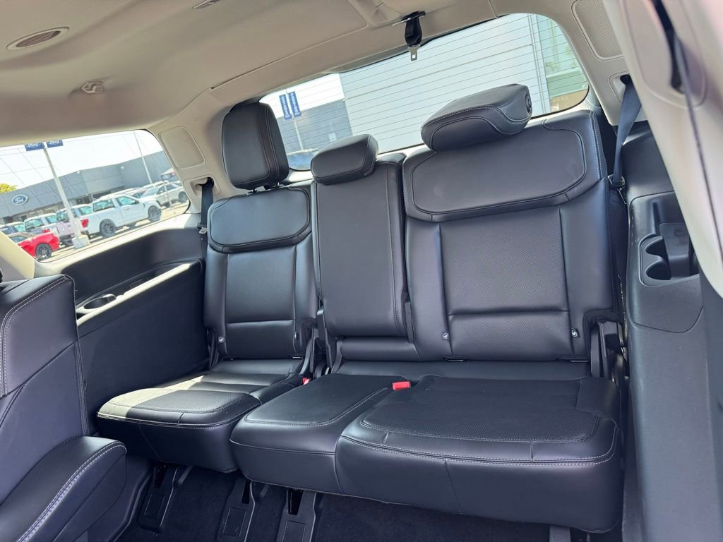 Used 2025 Ford Expedition Platinum AWD/4WD image 11