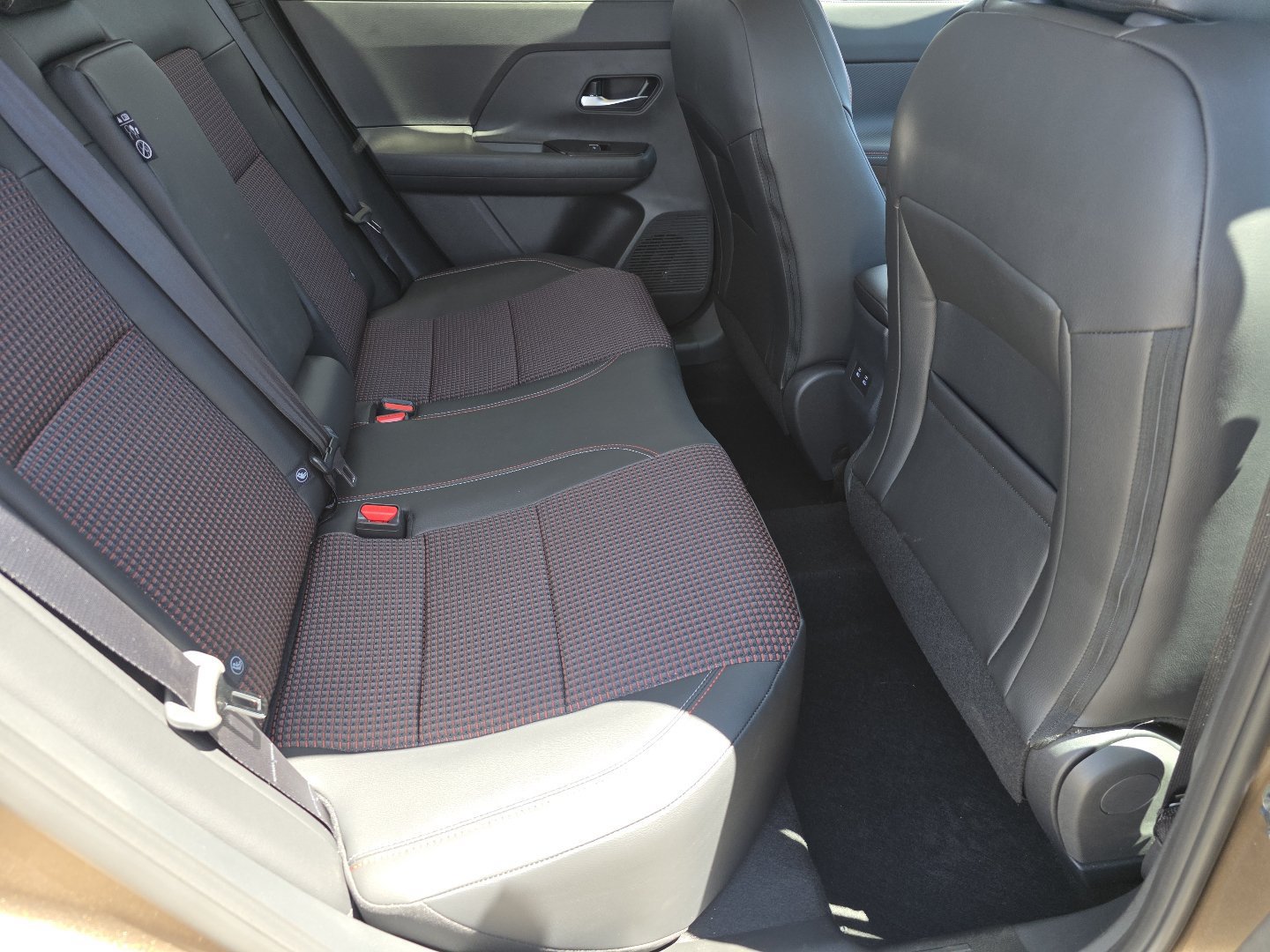 New 2026 Nissan Kicks SR AWD/4WD image 23