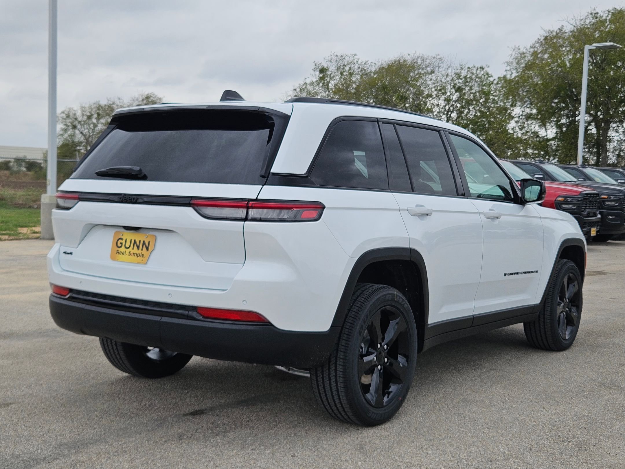 New 2025 Jeep Grand Cherokee Altitude image 3