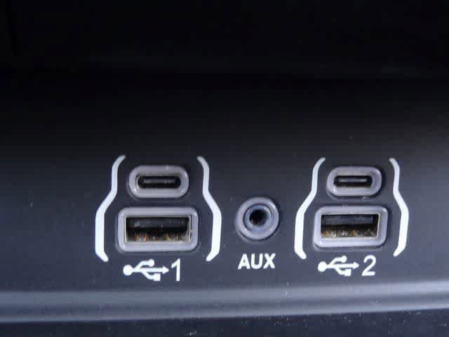 Used 2025 RAM 1500 Laramie AWD/4WD image 40