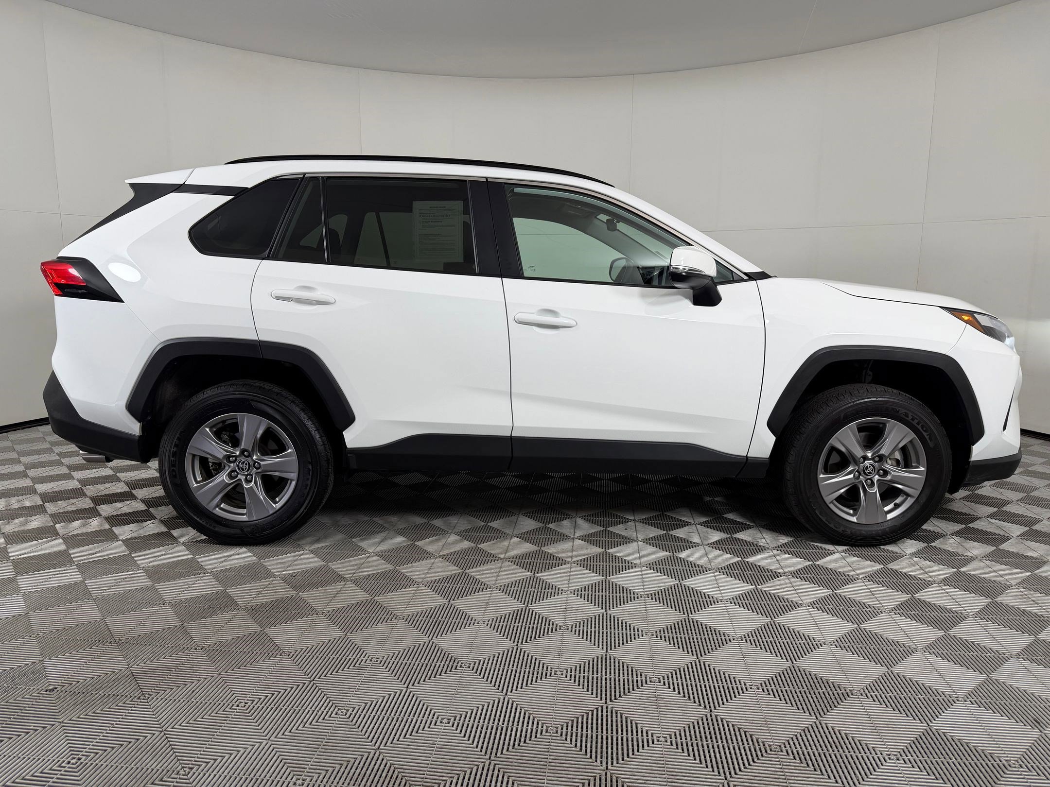 Used 2025 Toyota RAV4 XLE AWD/4WD image 7