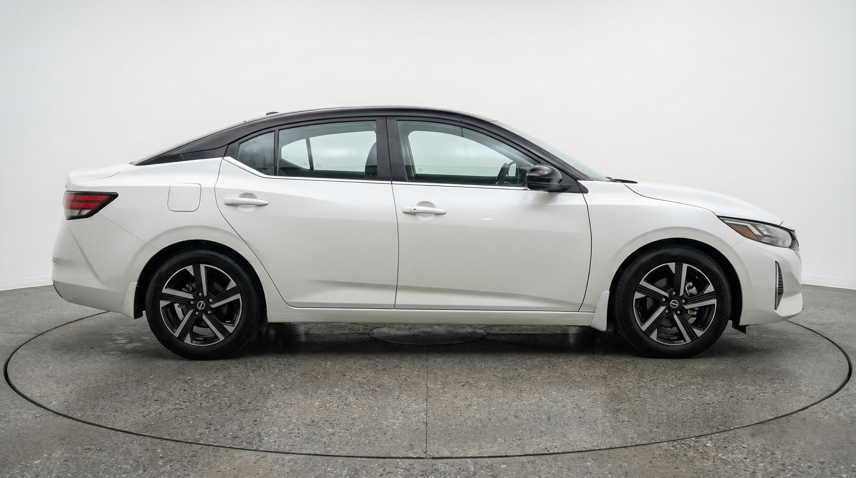 Used 2025 Nissan Sentra SV image 11