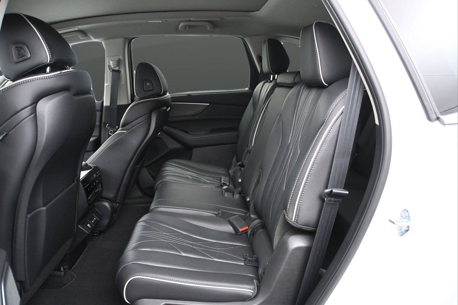 Certified 2026 Acura MDX w/ Advance Package AWD/4WD image 8