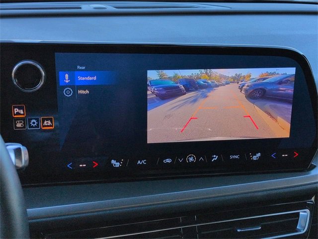 Used 2025 Chevrolet Traverse LT image 21