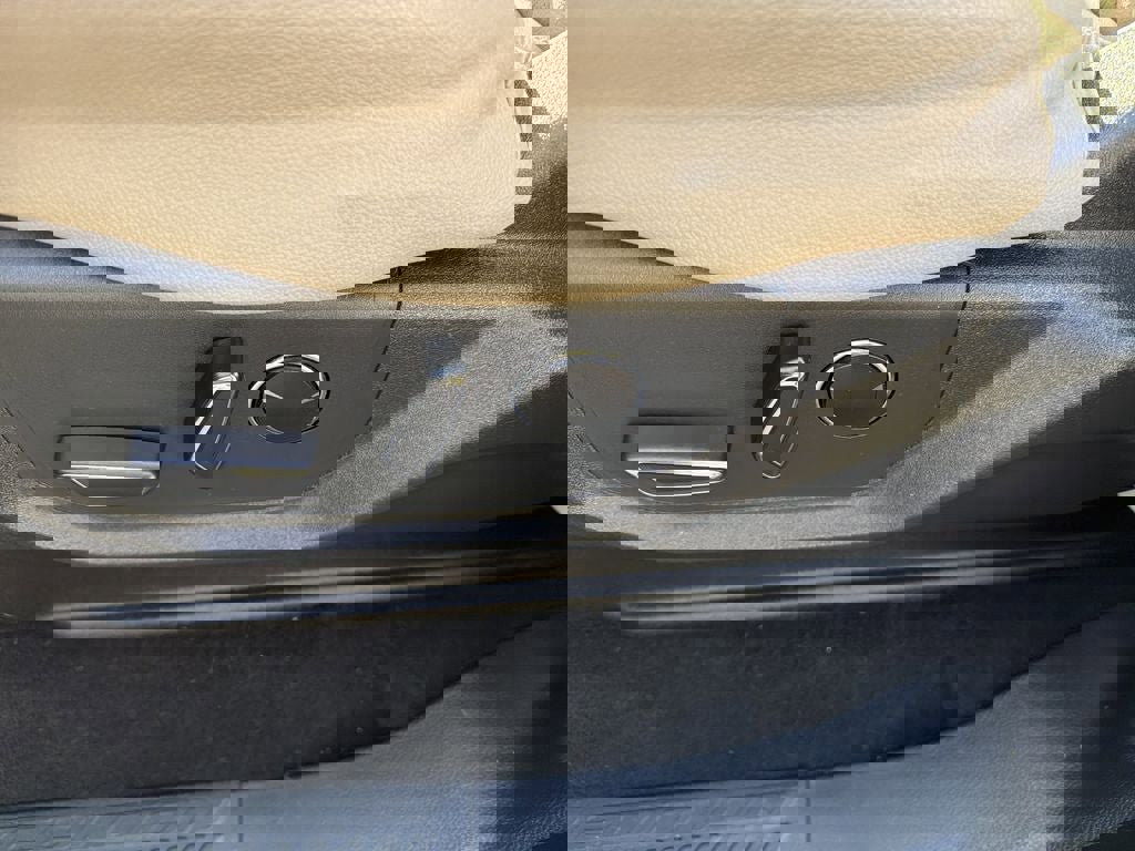 Used 2024 Ford Expedition Limited image 16