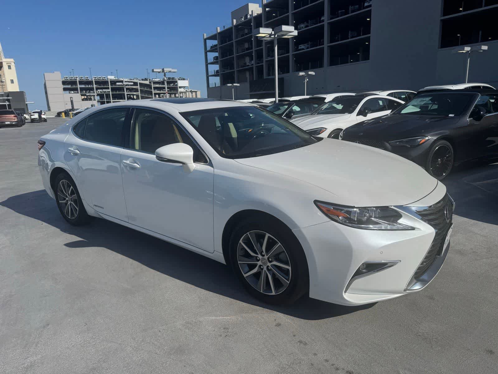 Used 2016 Lexus ES 300h w/ Luxury Package w/Wood Trim FWD video 2