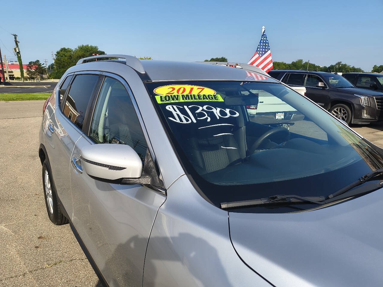 Used 2017 Nissan Rogue SV AWD/4WD image 4
