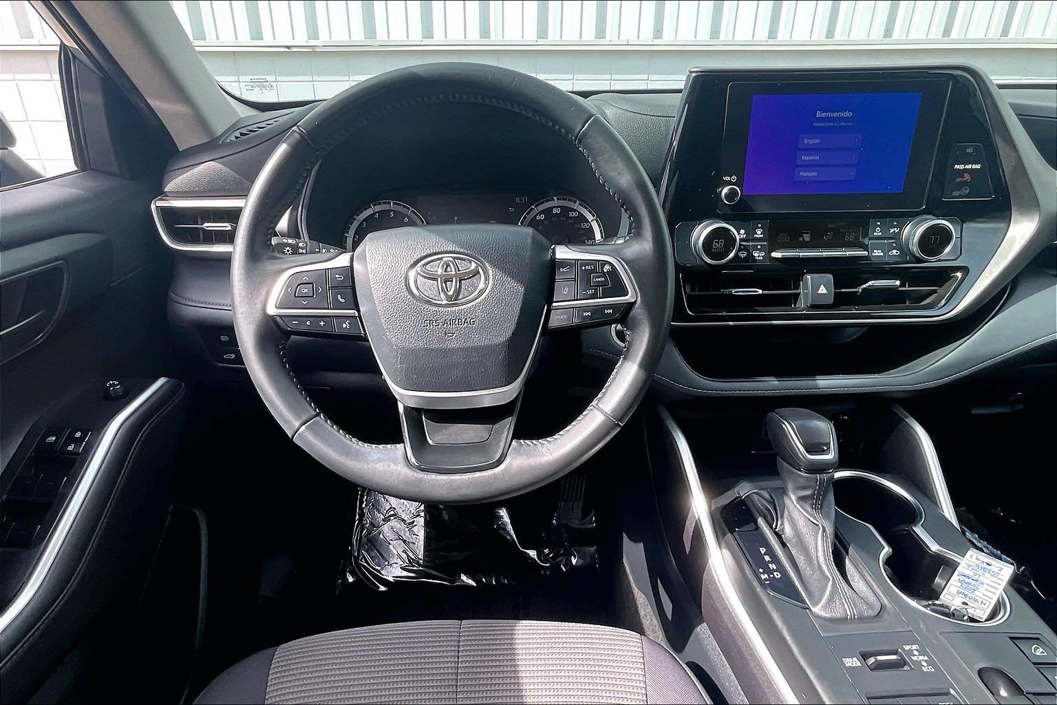 Used 2024 Toyota Highlander LE AWD/4WD image 6