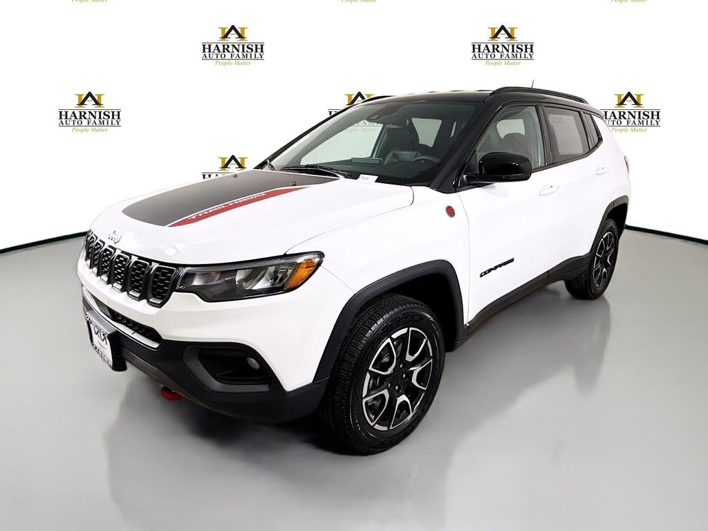 Used 2024 Jeep Compass Trailhawk AWD/4WD image 3