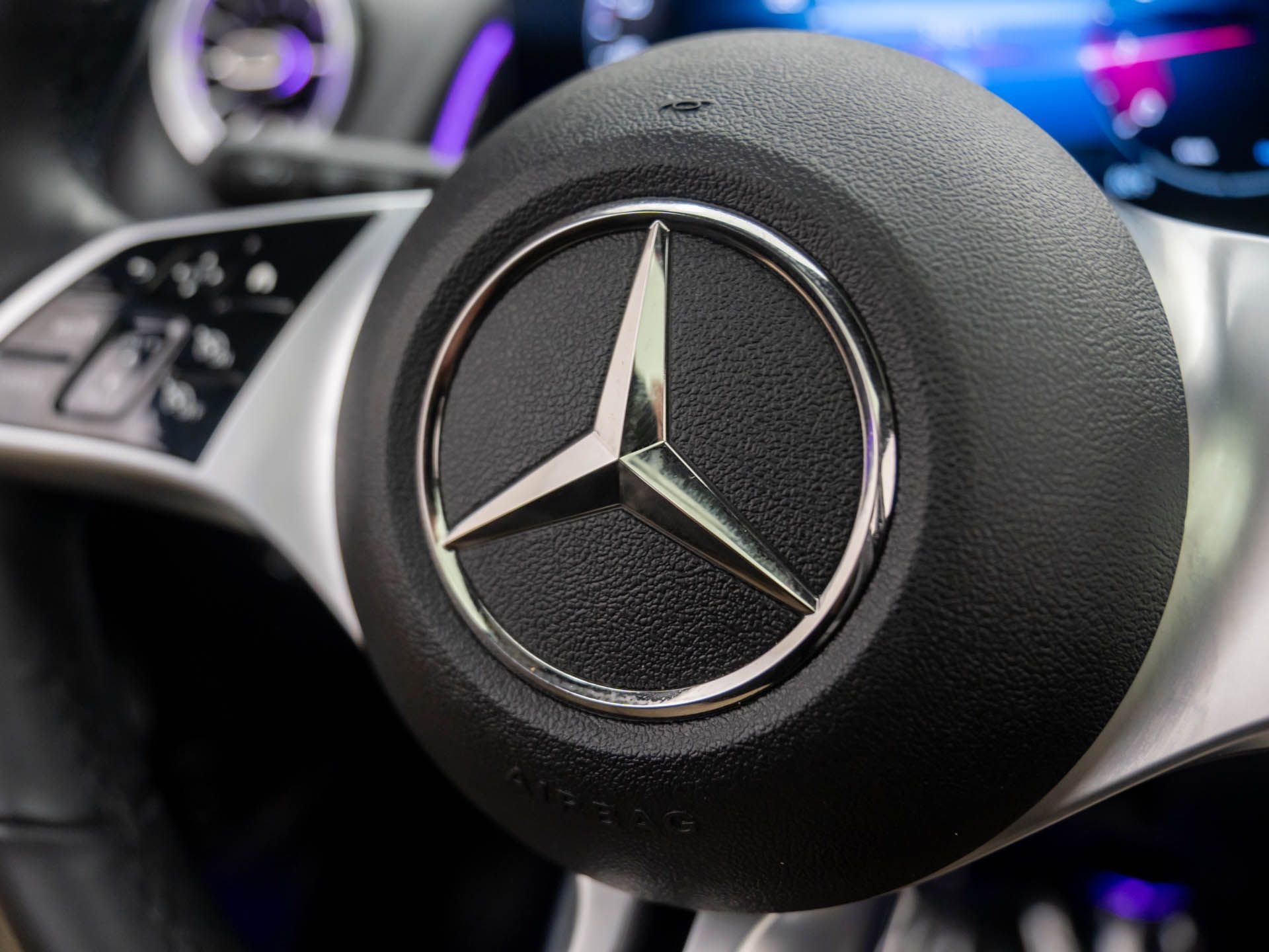 Certified 2024 Mercedes-Benz GLB 250 4MATIC w/ Exclusive Package image 23