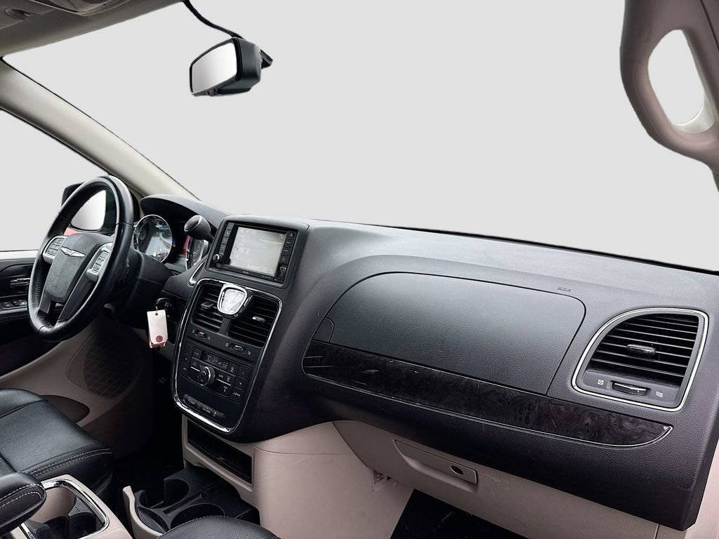 Used 2014 Chrysler Town & Country Touring FWD image 24