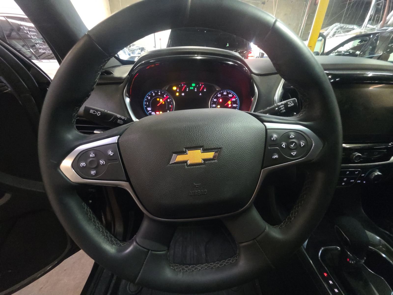 Used 2023 Chevrolet Traverse LT image 17