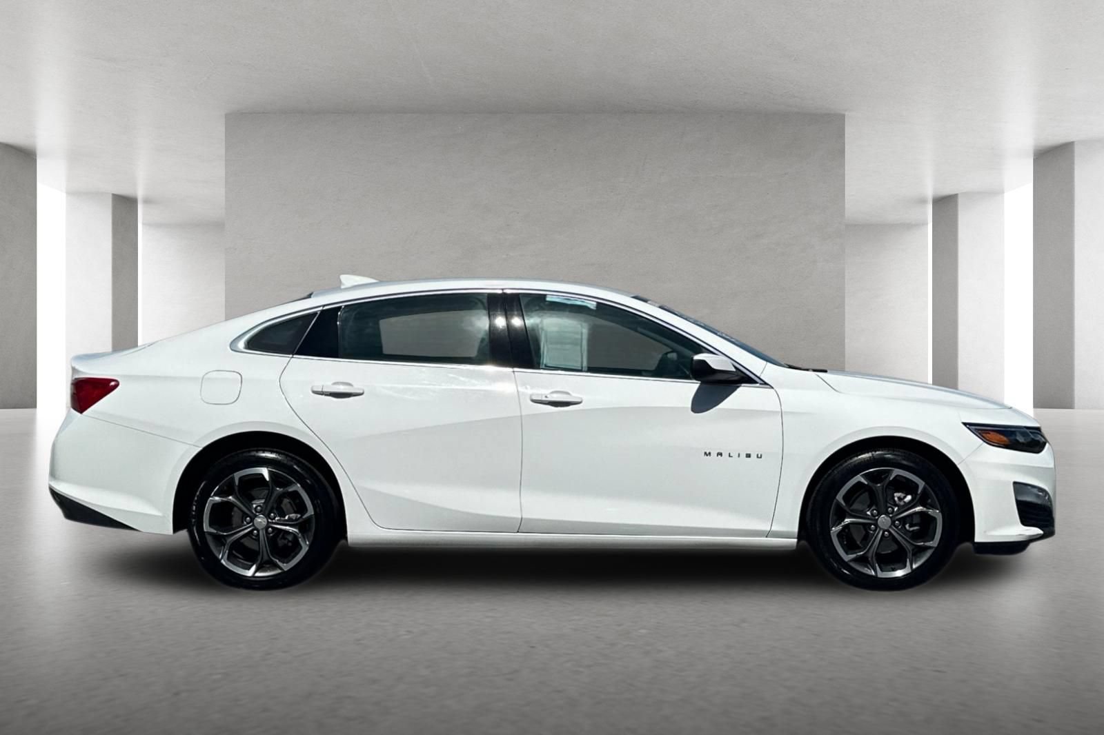 Used 2024 Chevrolet Malibu LT FWD image 3