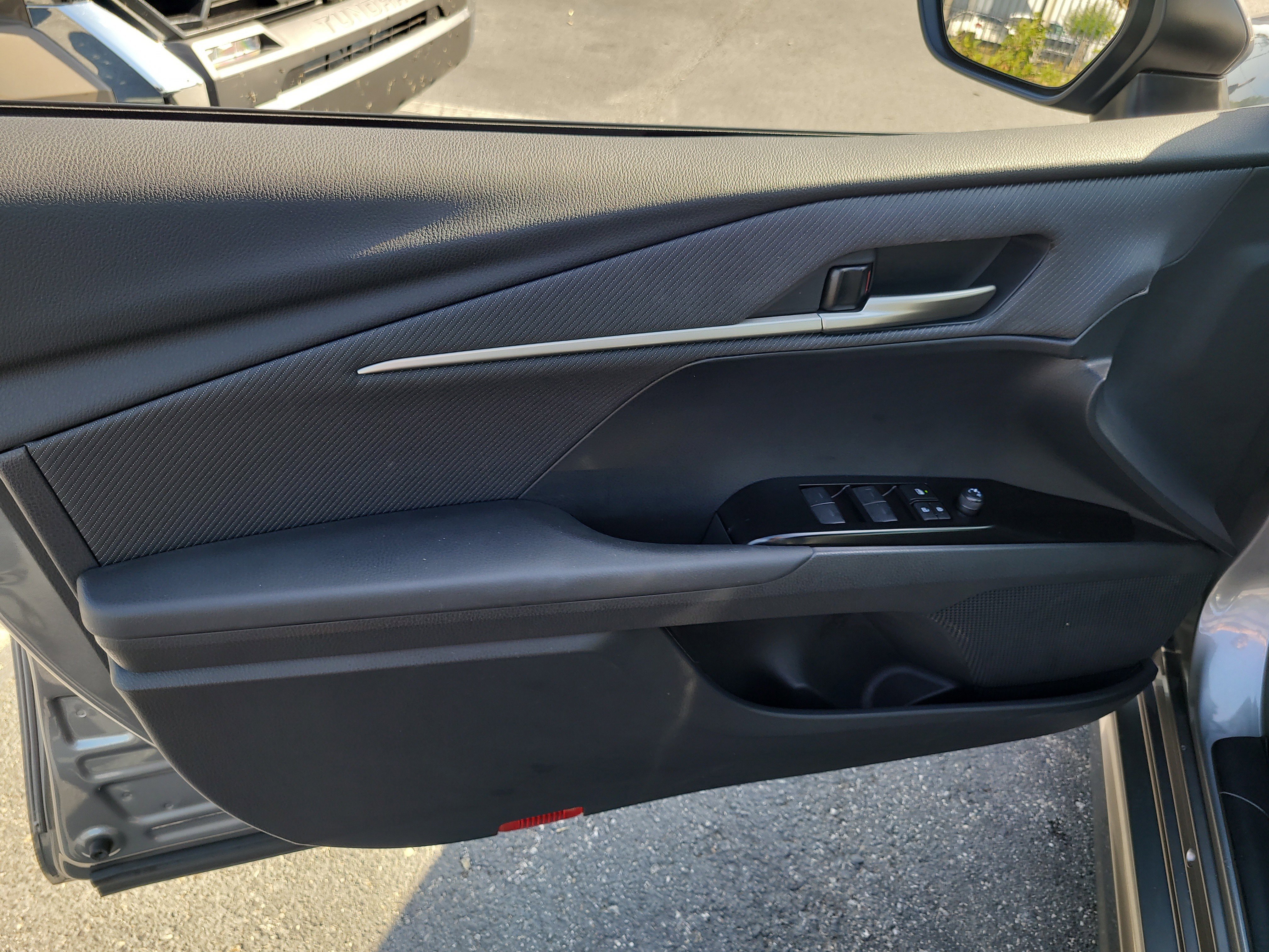 Used 2025 Toyota Camry SE FWD image 16