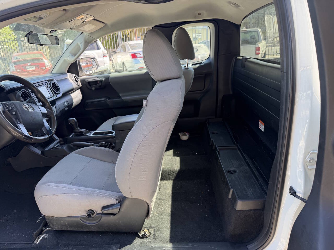 Used 2017 Toyota Tacoma SR RWD image 5