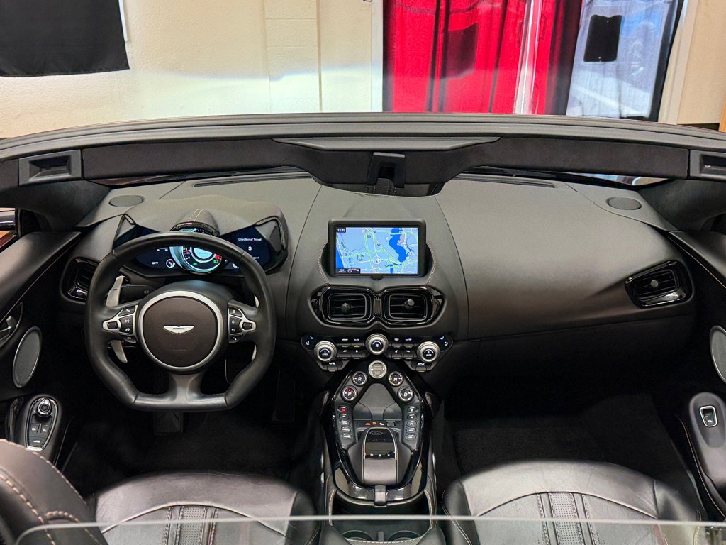 Used 2021 Aston Martin V8 Vantage Roadster image 33