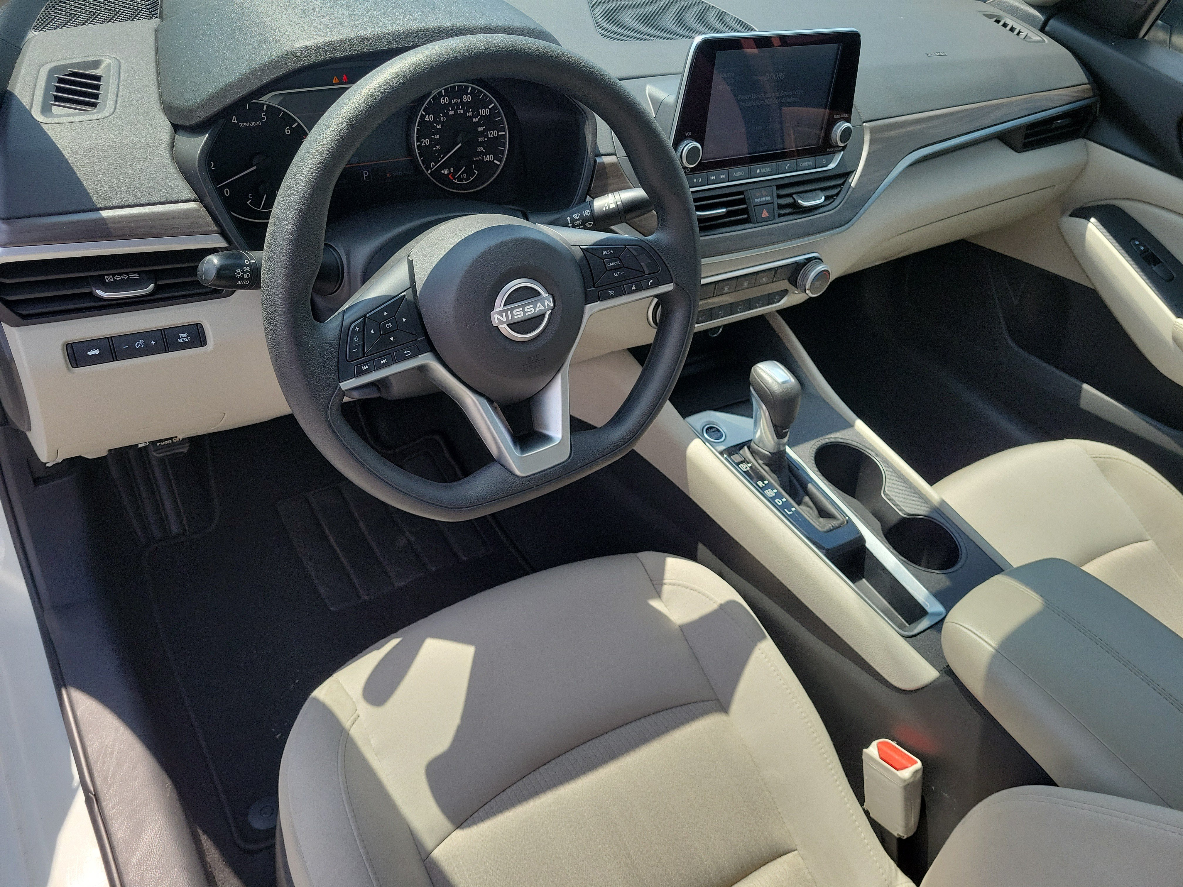 Used 2025 Nissan Altima 2.5 SV FWD image 13