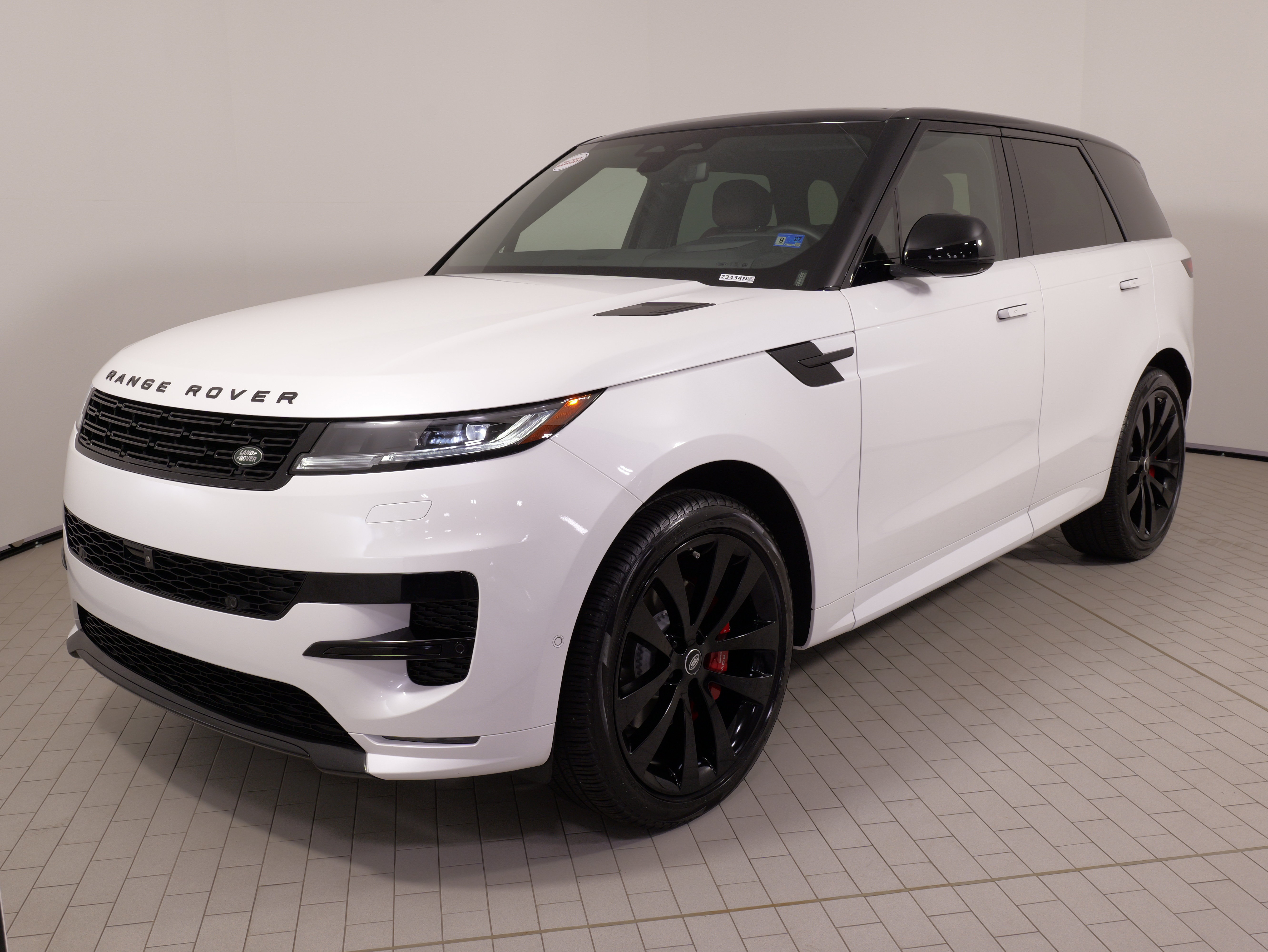 Used 2024 Land Rover Range Rover Sport Dynamic SE AWD/4WD image 4