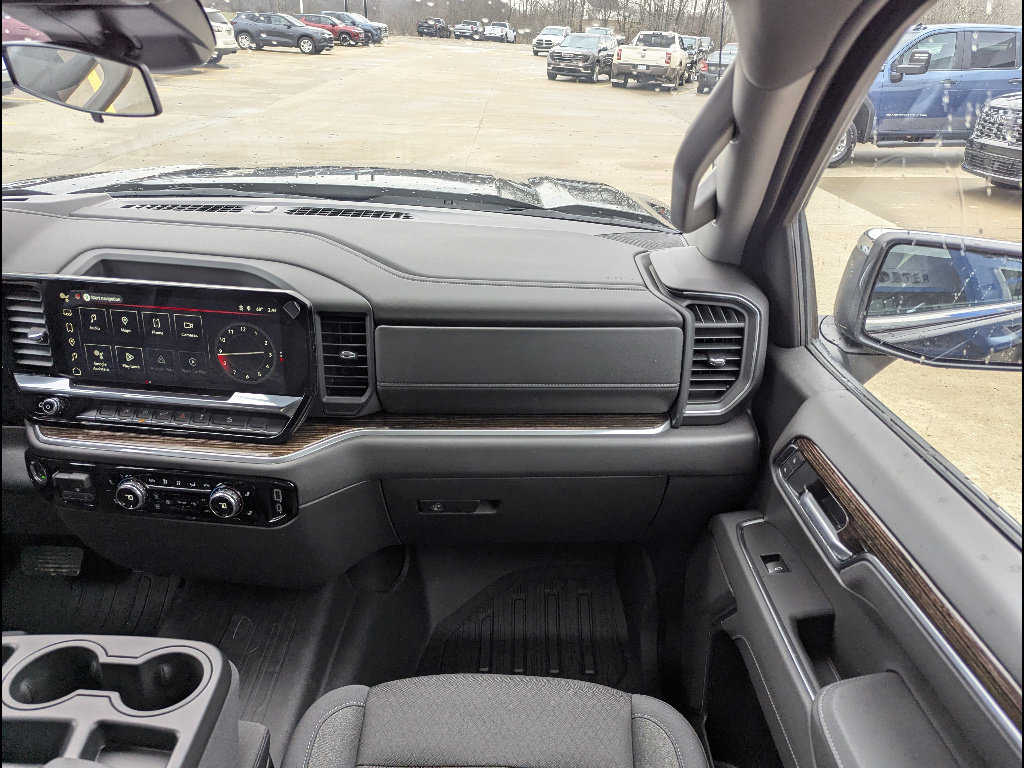 New 2026 GMC Sierra 1500 SLE w/ X31 Off-Road Package AWD/4WD image 4