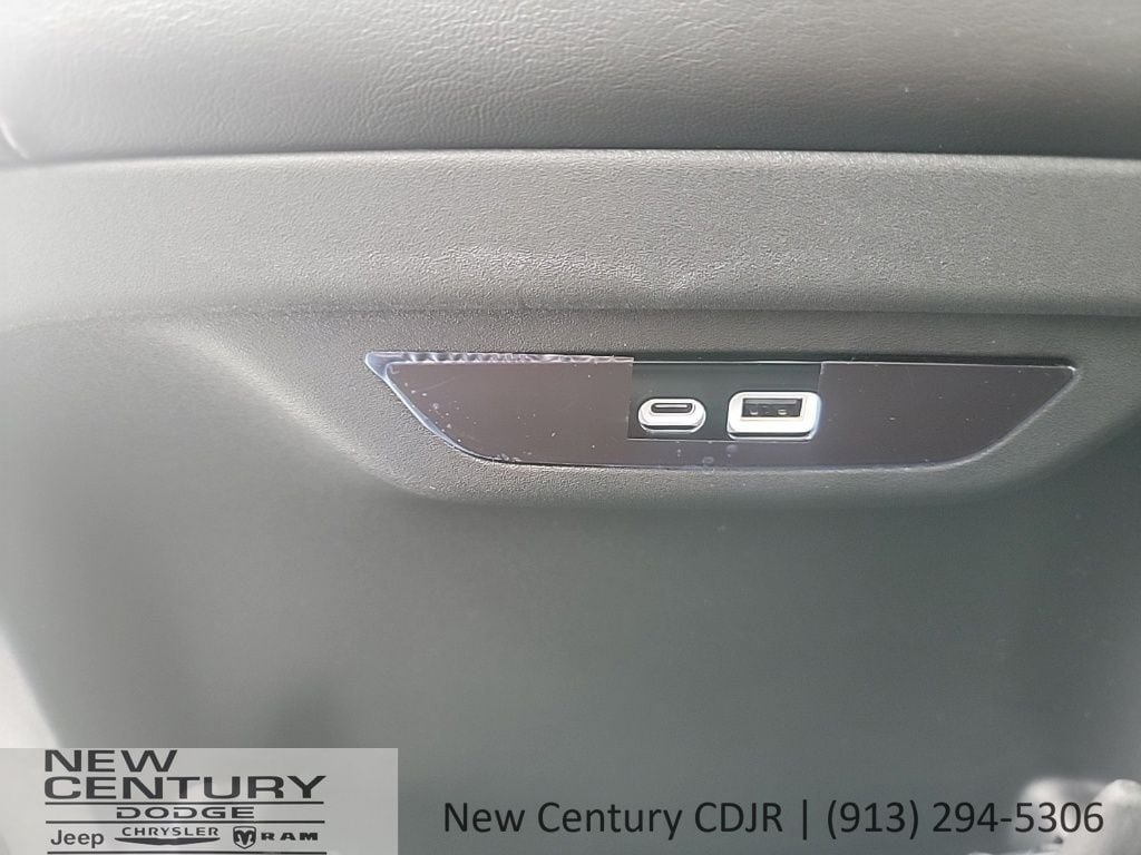 New 2027 Chrysler Pacifica Select FWD image 22