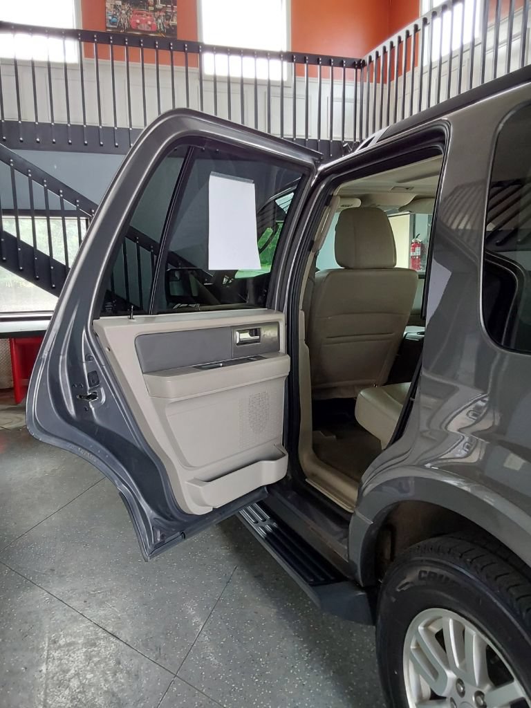 Used 2014 Ford Expedition XLT w/ Leather Seating Package AWD/4WD image 19