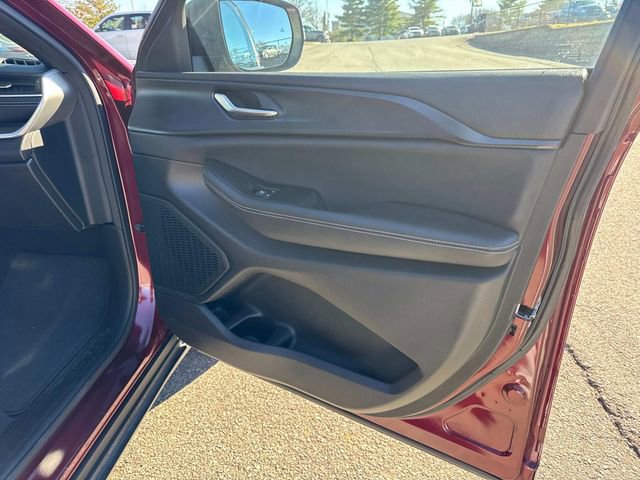 Used 2024 Jeep Grand Cherokee Laredo w/ Trailer Tow Package image 23