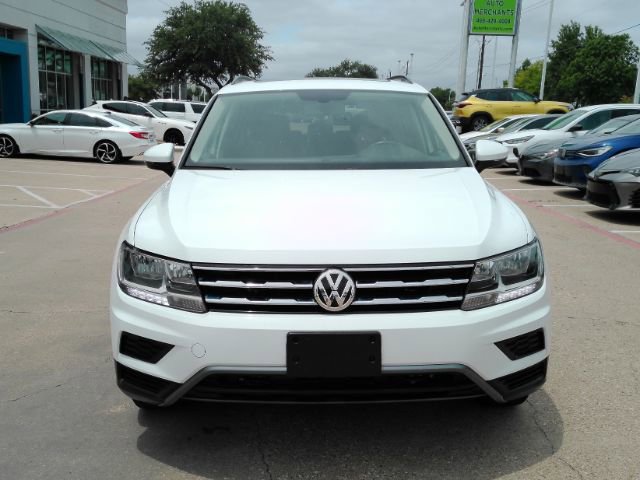 Used 2018 Volkswagen Tiguan SE w/ Panoramic Sunroof Package FWD image 2