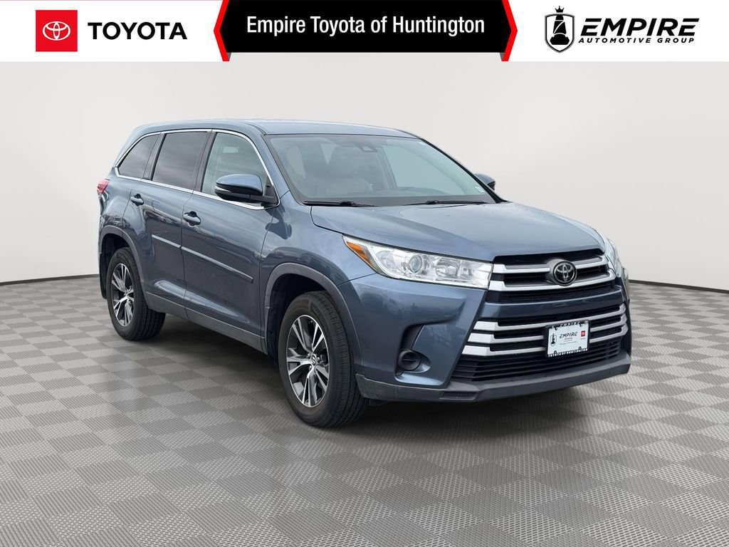 Used 2019 Toyota Highlander LE image 1